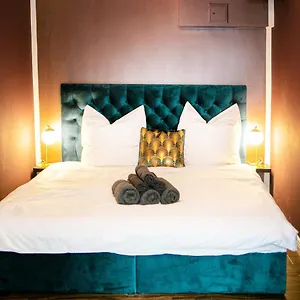 super-stylish-designer-flat-in-berlins-best-place.find-berlin-hotels.com/